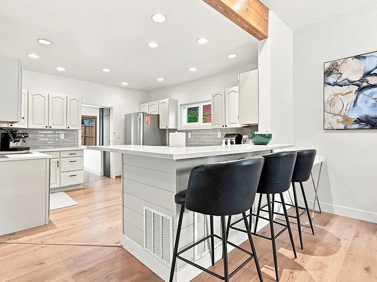 516 Colorado Blvd — Photo 10
