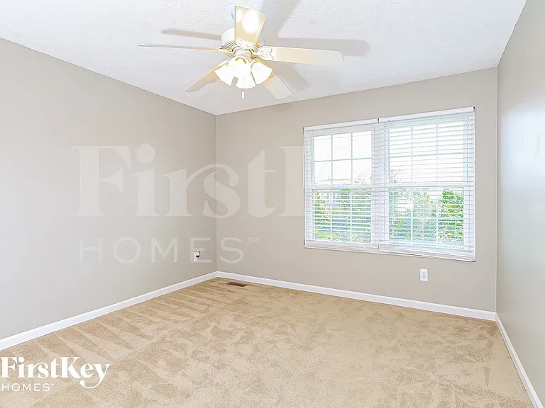 4792 Sarah Dr — Photo 10