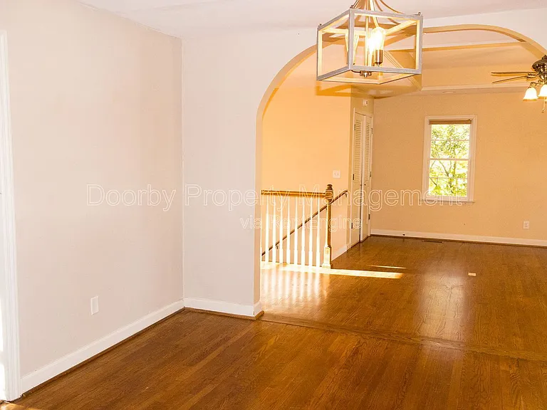 1711 Ashton St — Photo 6