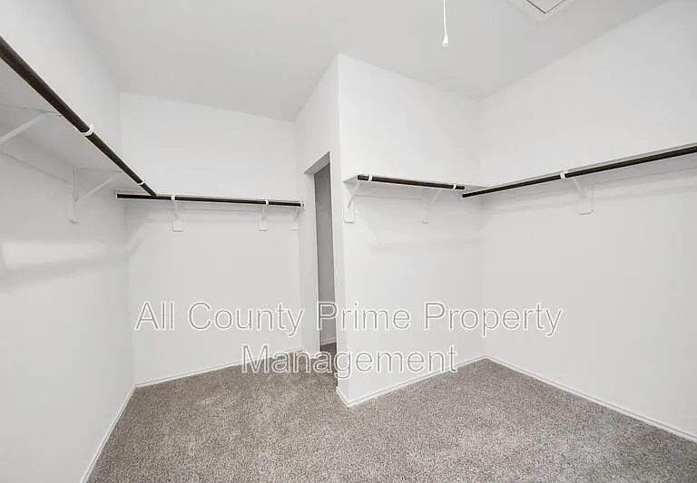 31303 Heddington Ln — Photo 16