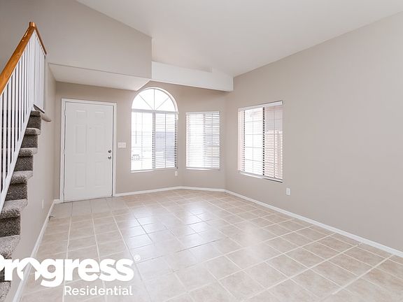 4th image of 913 N Blackbird Dr