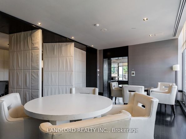 21 Scollard St #209-C02, Toronto, ON M5R 1G1