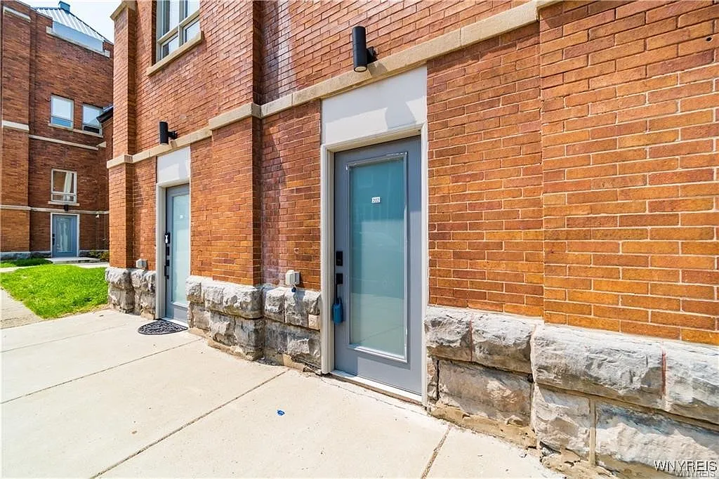 Building Photo - 340 Bird Ave #202