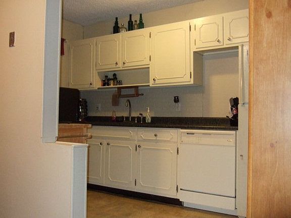 4th image of 4915 Cambridge Dr