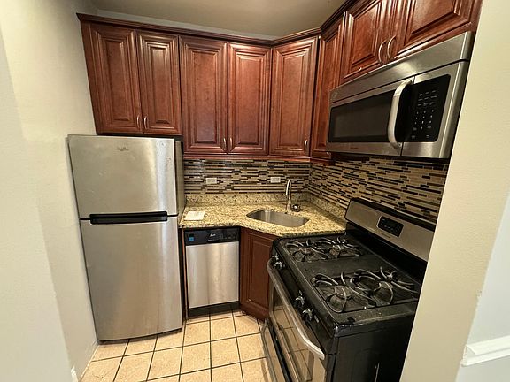 2nd image of 4024 N Ashland Ave APT 205