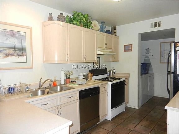 KTCHEN, LOOKING INTO LAUNDRY ROOM