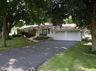 27W260 Beecher Ave, Winfield, IL 60190