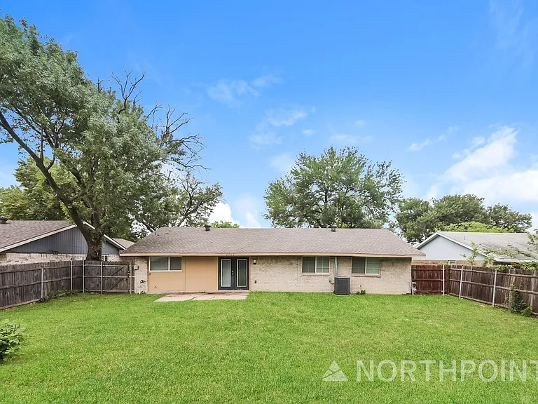 2722 Spiceberry Ln — Photo 15