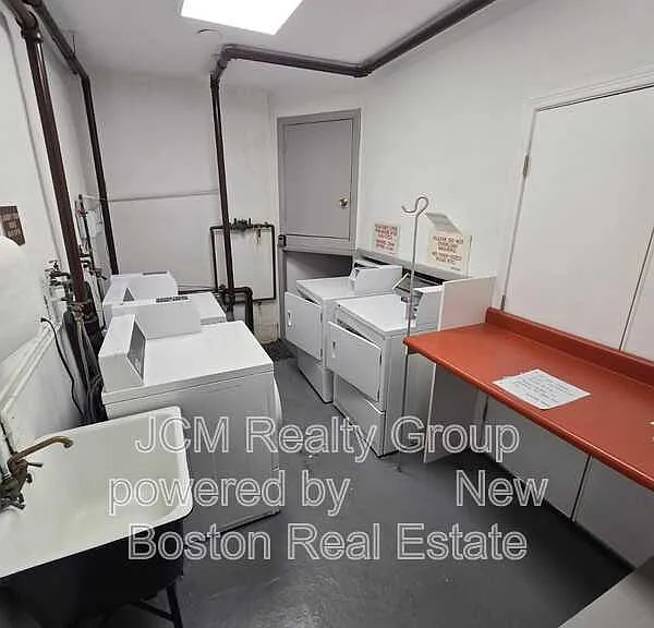 276 Albion St — Photo 32