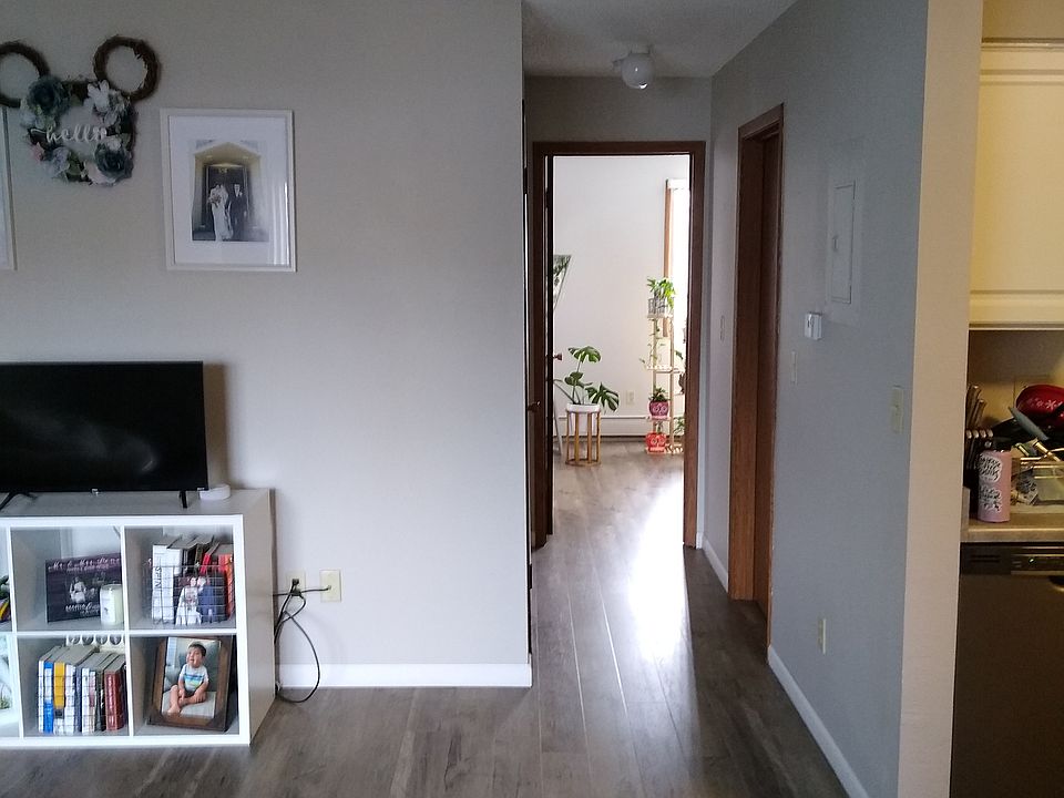 Large living room and there's even a linen closet in that hallway.