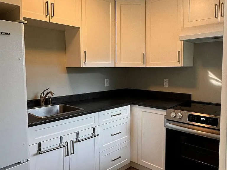 561 5th Ave — Photo 3