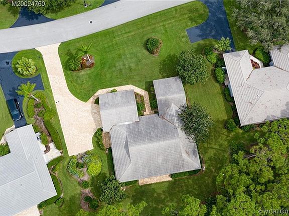 3rd image of 2109 NW Greenbriar Ln