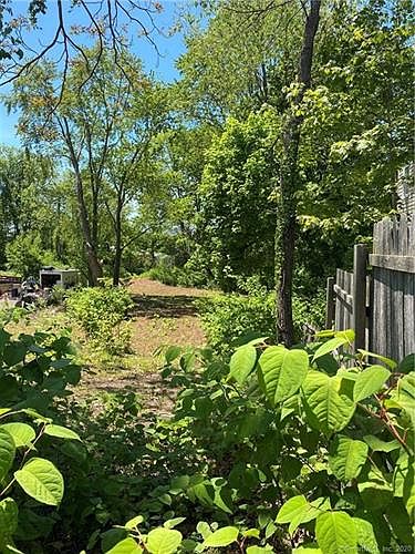2nd image of 1327 Reservoir Ave