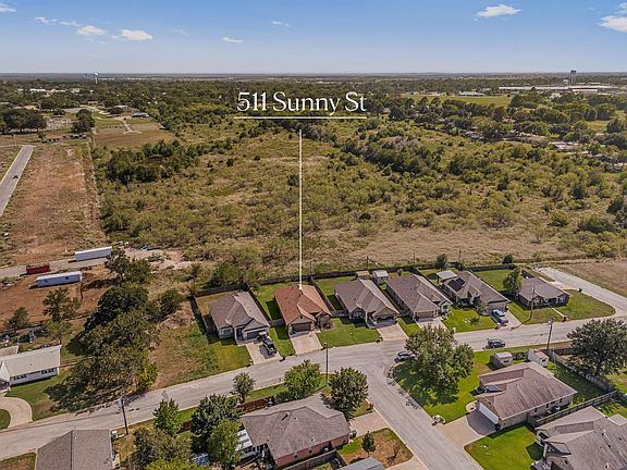 2nd image of 511 Sunny St