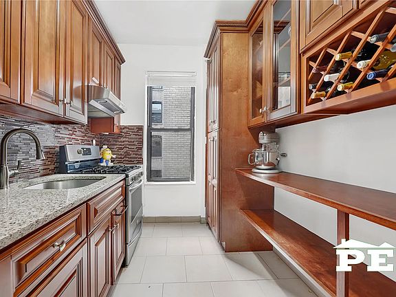5th image of 325 Marine Ave APT C11
