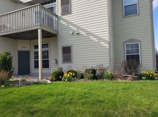 8570 S Stratford Rd, Oak Creek, WI 53154
