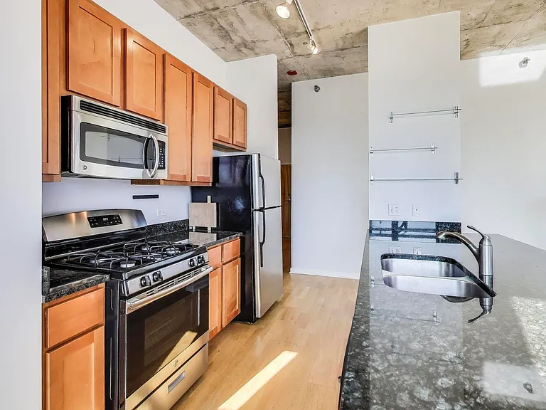 1122 W Catalpa Ave #803 — Photo 8