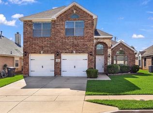11208 Whispering Brook Ln, Fort Worth, TX 76140
