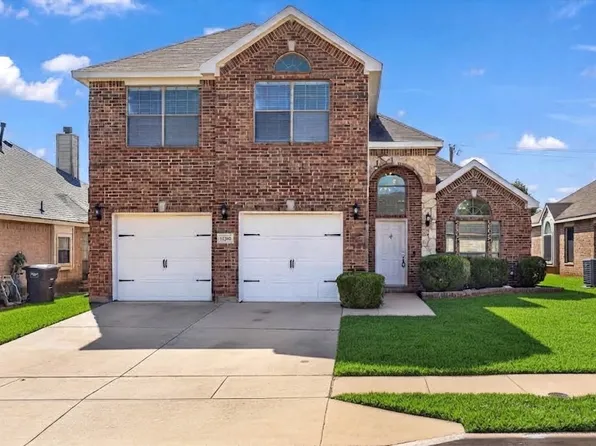 11208 Whispering Brook Ln, Fort Worth, TX 76140