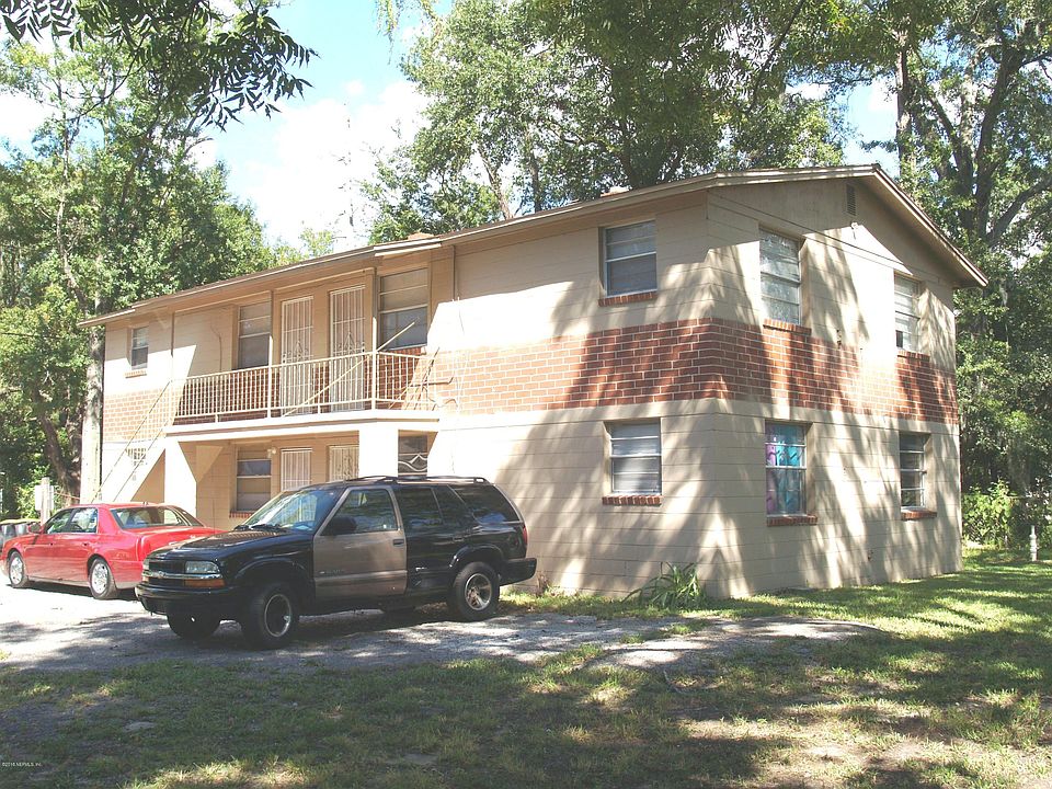 1st image of 1372 W 1st St