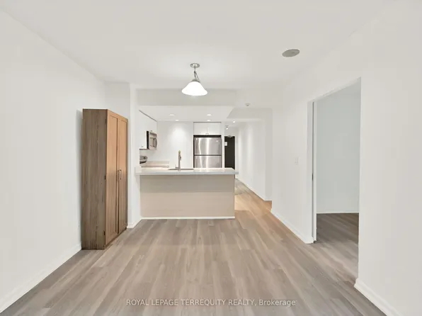 8 Park Rd #1601, Toronto, ON M4W 3S5