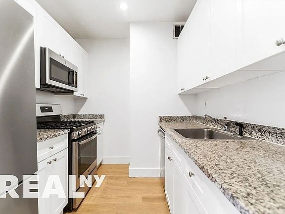 5th image of 50 Murray St APT 1117