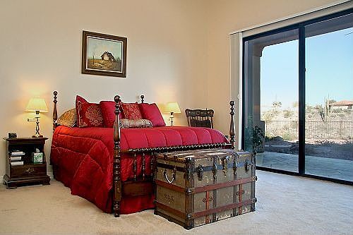 SPACIOUS MASTER SUITE WITH VIEWS!