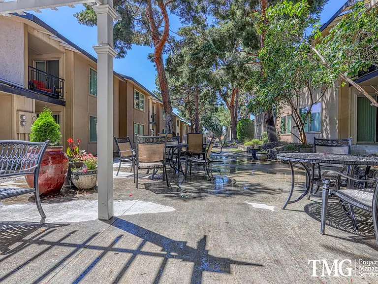 The Illahee Apartments — Photo 7