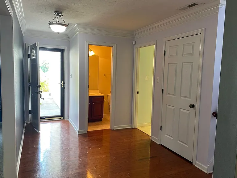 2508 Forest Valley Ln — Photo 5