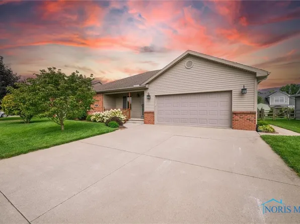 106 Redbud Dr, Swanton, OH 43558