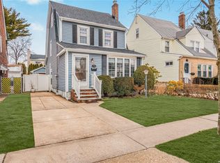 408 Wellington Rd, Mineola, NY 11501