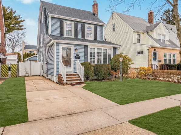 408 Wellington Road, Mineola, NY 11501