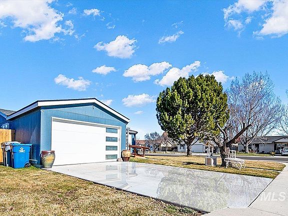 4th image of 4009 Denton St