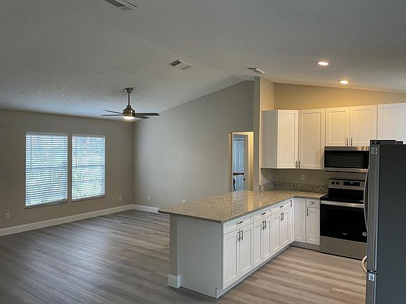 3rd image of 2589 SW Barber Ln