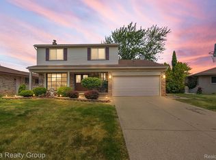 3385 Lords Dr, Sterling Heights, MI 48310