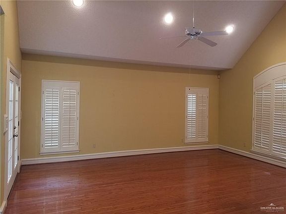 5th image of 304 Wisteria Ave