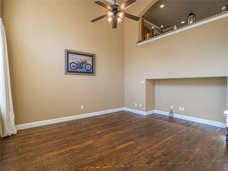 5733 Lois Ln — Photo 16