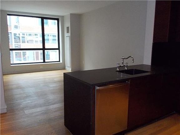 4th image of 540 W 28th St #7E