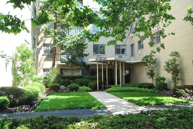 1st image of 1040 Erie St APT 303