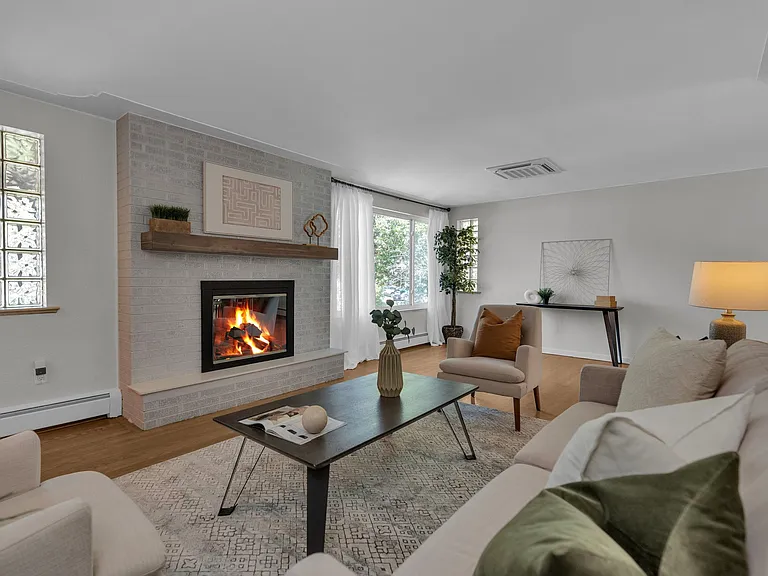 1526 S Jersey St — Photo 2