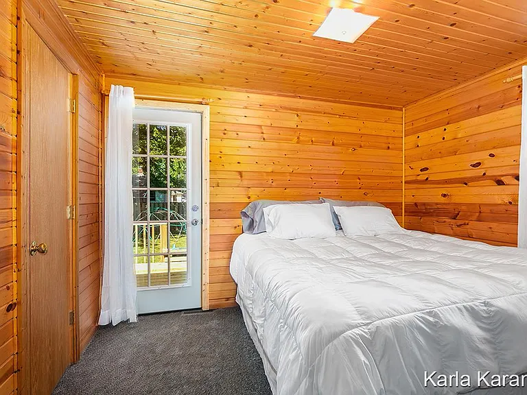343 Elizabeth St — Photo 10