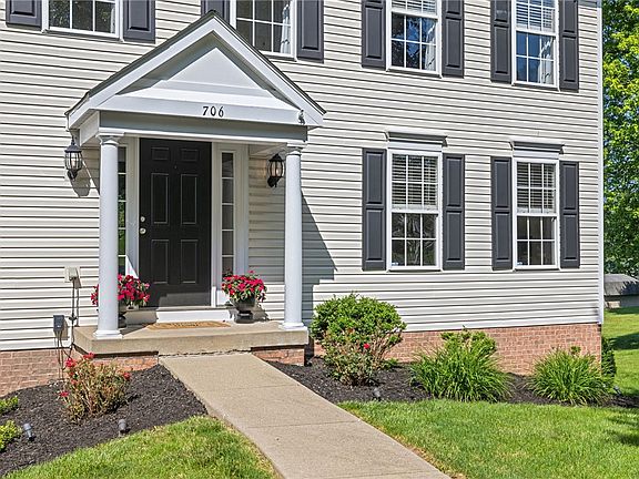 2nd image of 706 Williamsburg Ct