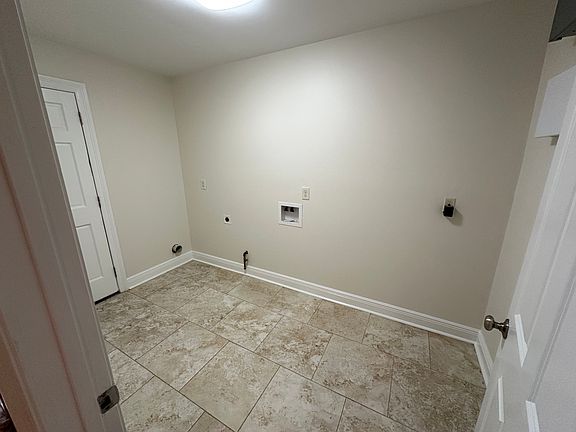 3rd image of 6764 Fleur De Lis Dr