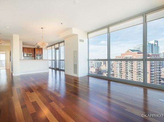 4th image of 1841 S Calumet Ave APT 2201