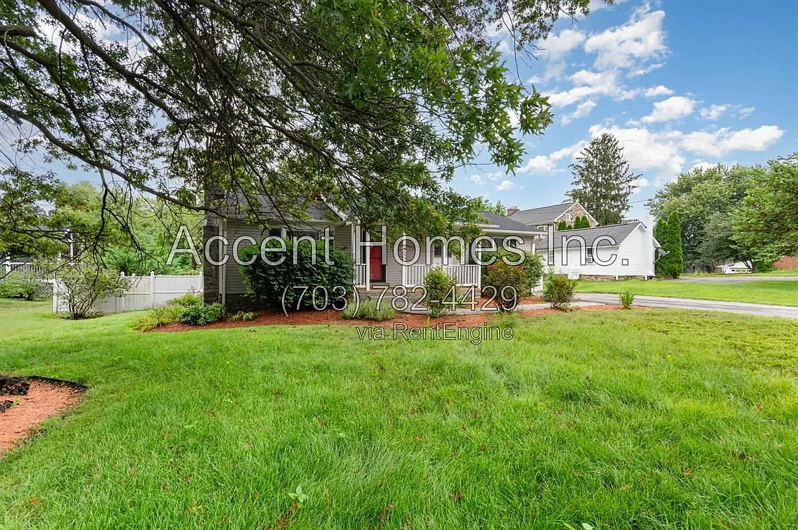 3 bed, 3.0 bath, 2326 sqft, $3,100 — Photo 4