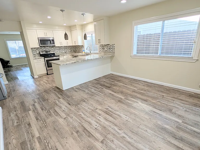 Kitchen - view 5