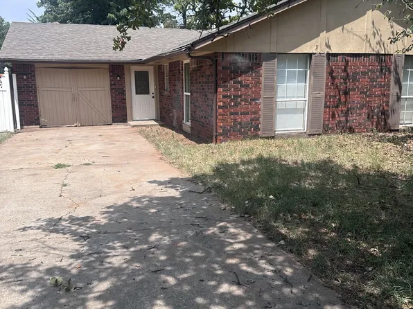 2917 Hickory Ln, Edmond, OK 73034