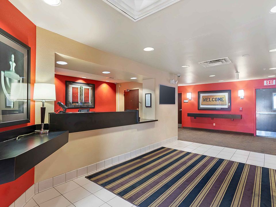 Lobby and Guest Check-in