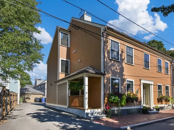 12 Mall St #C, Salem, MA 01970