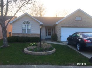 16 Woodfield Ln, Charleston, IL